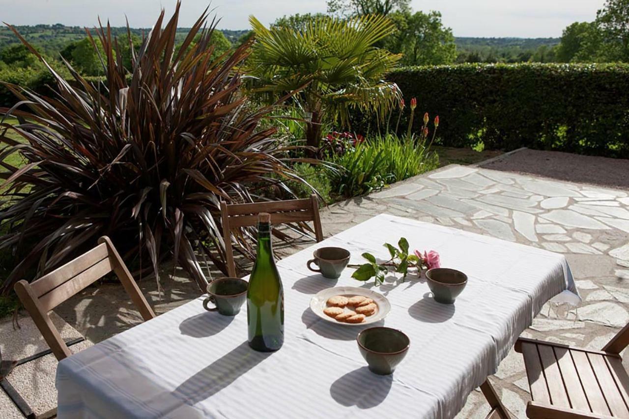 Les Goubelins Acomodação com café da manhã La Lande-d'Airou Exterior foto